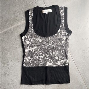 Knitted vest black with lace pattern at the front